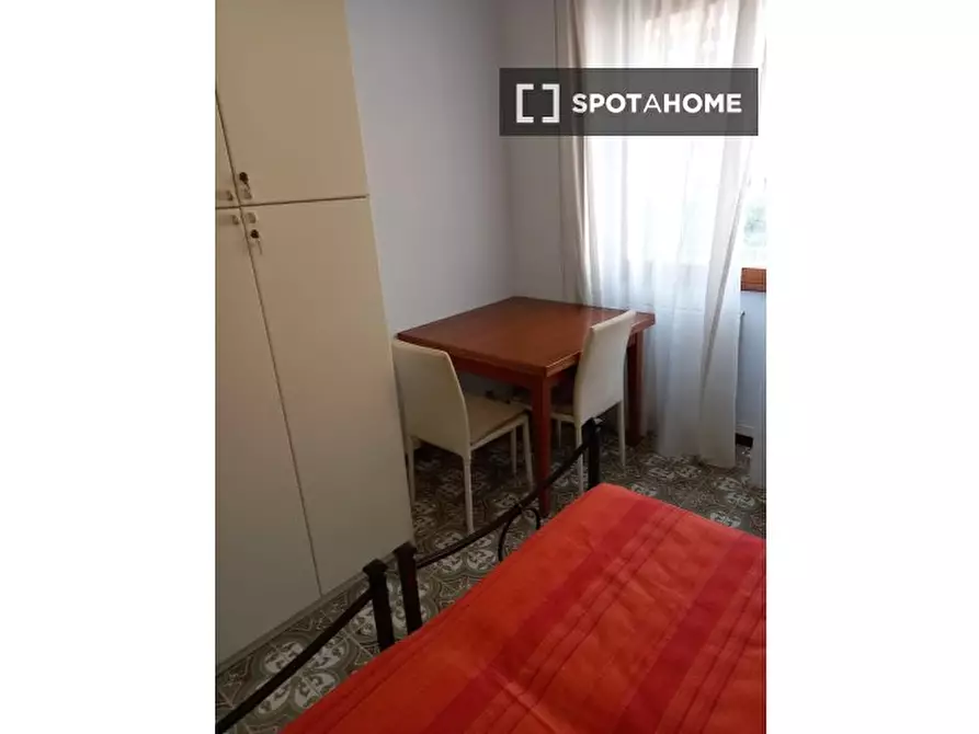 Immagine 4 di Camera condivisa in affitto  in Via Siria a Roma