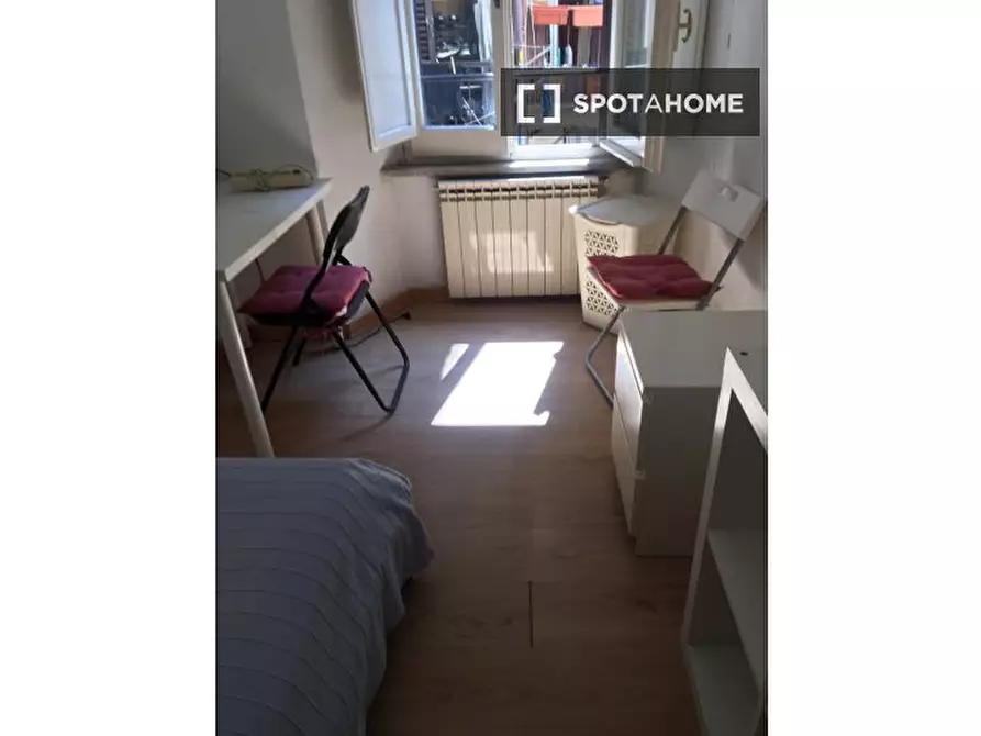 Immagine 3 di Camera condivisa in affitto  in Via Giovanni Giolitti a Roma