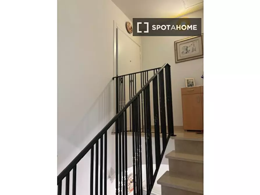 Immagine 2 di Camera condivisa in affitto  in Via dell'Agro Curziano a Roma