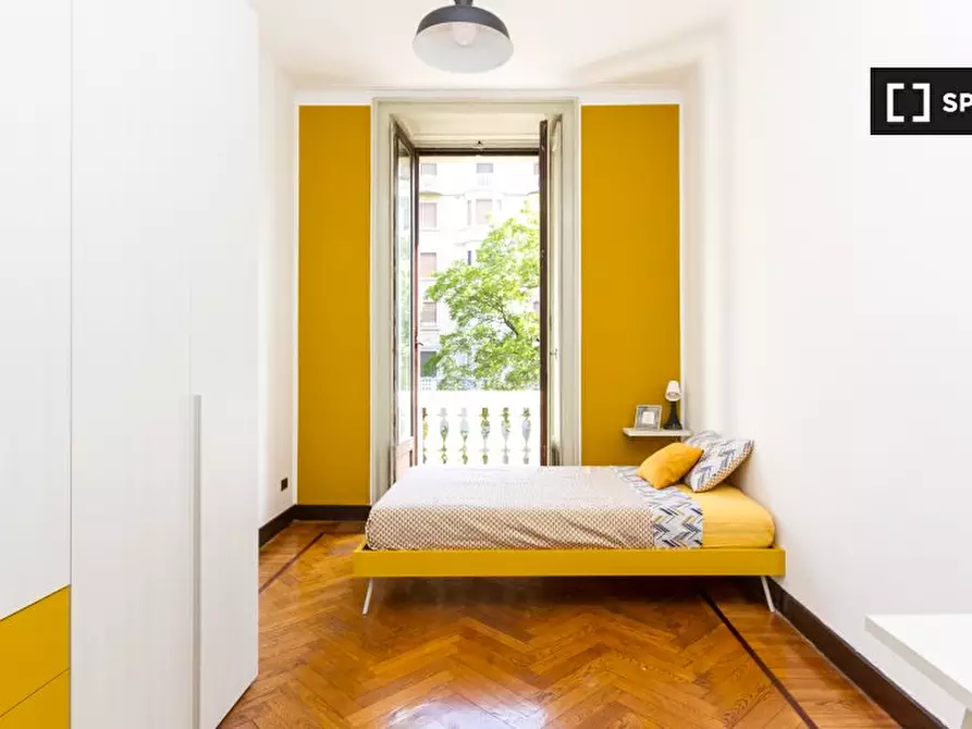 Immagine 2 di Camera condivisa in affitto  in Viale Regina Giovanna a Milano