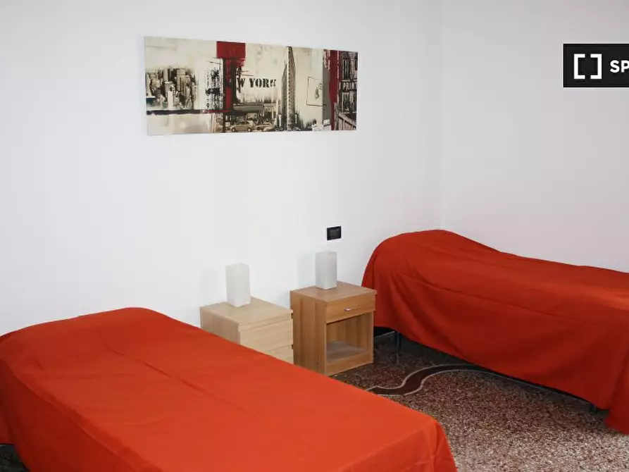 Immagine 1 di Camera condivisa in affitto  in Via Paleocapa a Genova