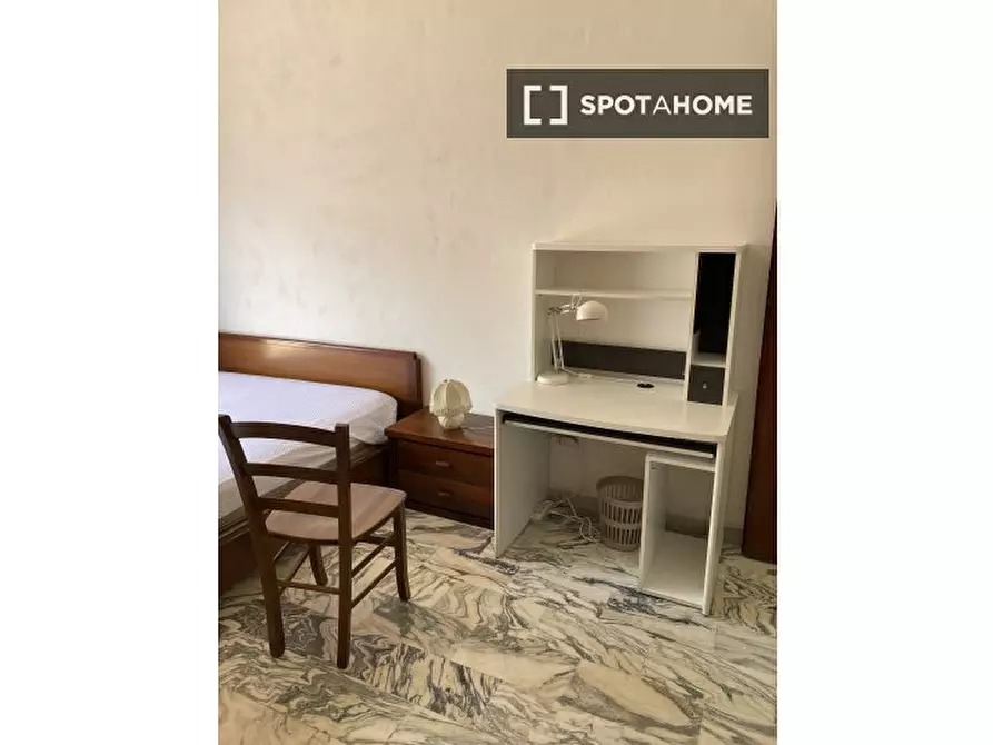 Immagine 6 di Camera condivisa in affitto  in Viale Maria Bakunin a Napoli