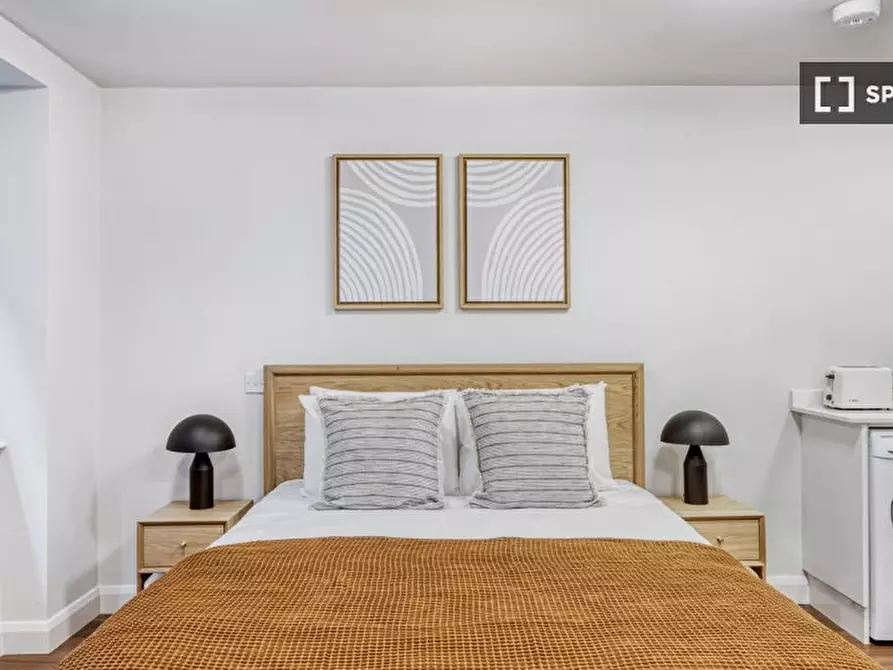 Immagine 6 di Ufficio in affitto  in Botolph Alley a 