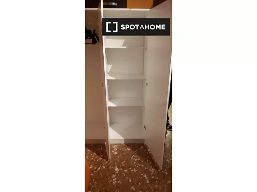 Immagine 2 di Camera condivisa in affitto  in Via Altavilla Irpina a Roma