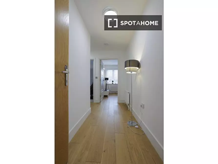 Immagine 9 di Ufficio in affitto  in Fife Rd a Kingston Upon Thames