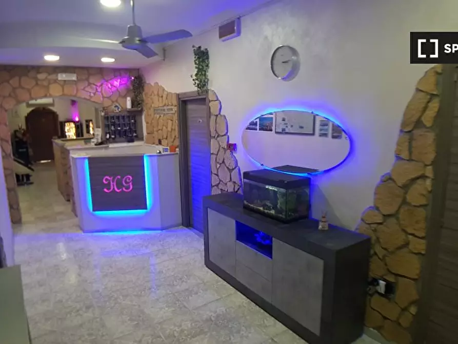 Immagine 10 di Camera condivisa in affitto  in Via Genova a Napoli