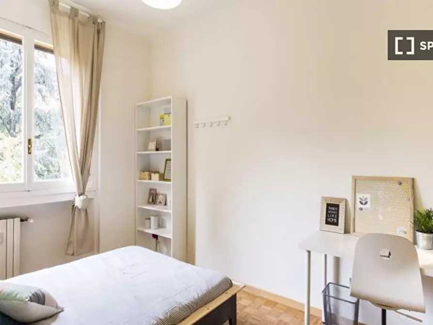 Immagine 2 di Camera condivisa in affitto  in Via Leone Tolstoi a Milano