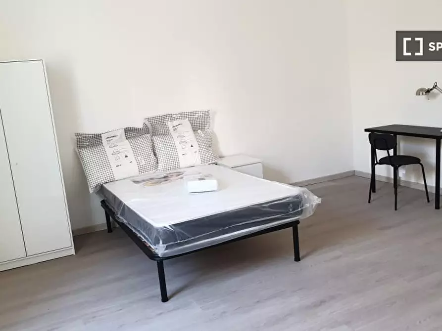 Immagine 3 di Camera condivisa in affitto  in Via Portacarrese a Montecalvario a Napoli