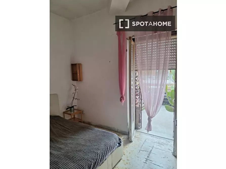 Immagine 1 di Camera condivisa in affitto  in Via Zenodossio a Roma