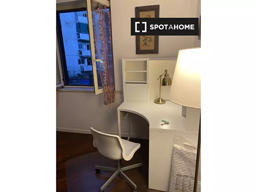 Immagine 10 di Camera condivisa in affitto  in Via Mario Gigante a Napoli