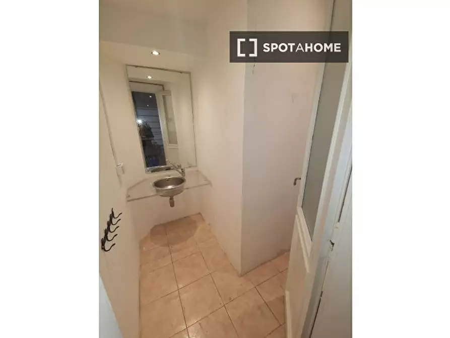 Immagine 10 di Camera condivisa in affitto  in C.so Inghilterra a Torino