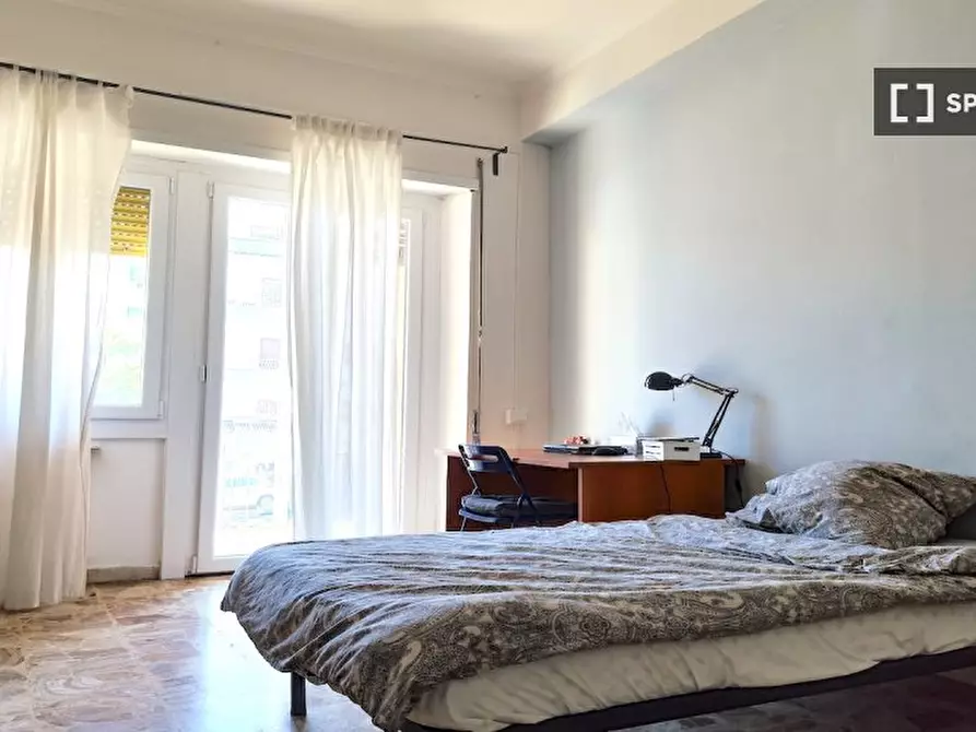 Immagine 3 di Camera condivisa in affitto  in Viale Tirreno, 00141 Roma RM, Italy a Roma