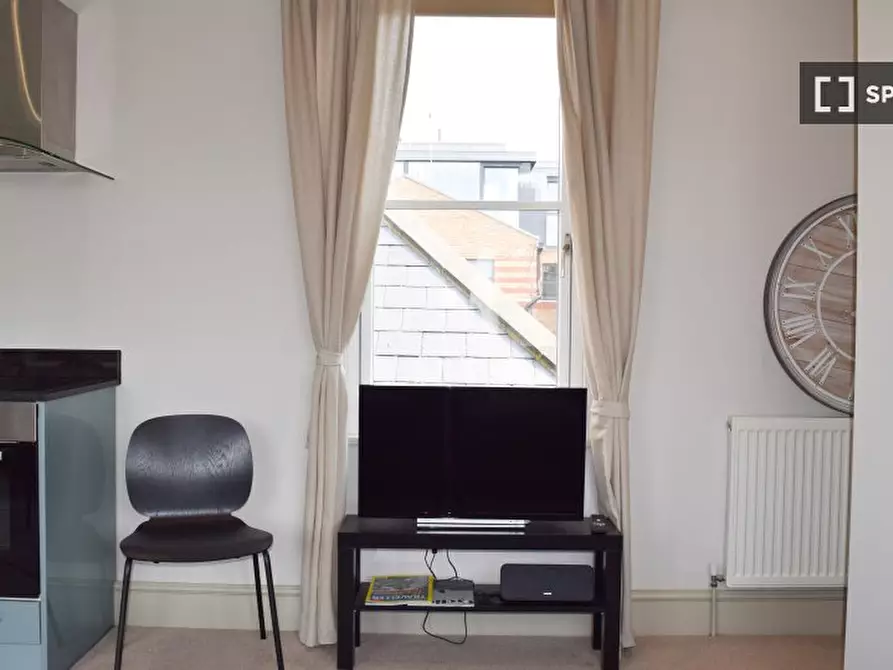 Immagine 4 di Appartamento in affitto  in Galena Road a Hammersmith