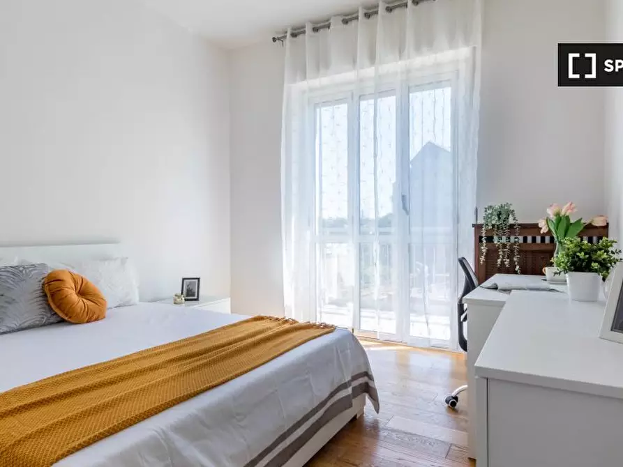 Immagine 2 di Camera condivisa in affitto  in Via Intra a Milano