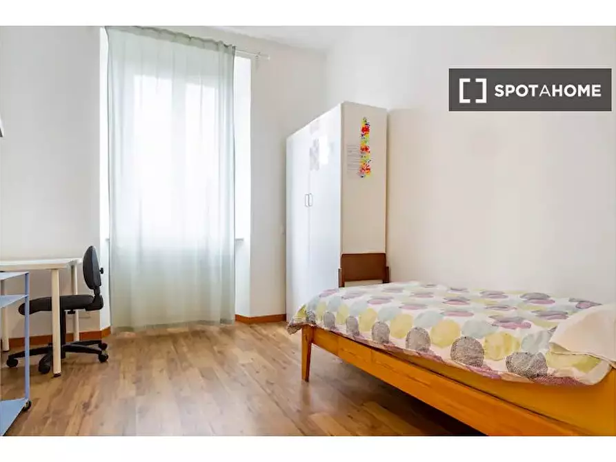 Immagine 2 di Camera condivisa in affitto  in Viale Monza a Milano