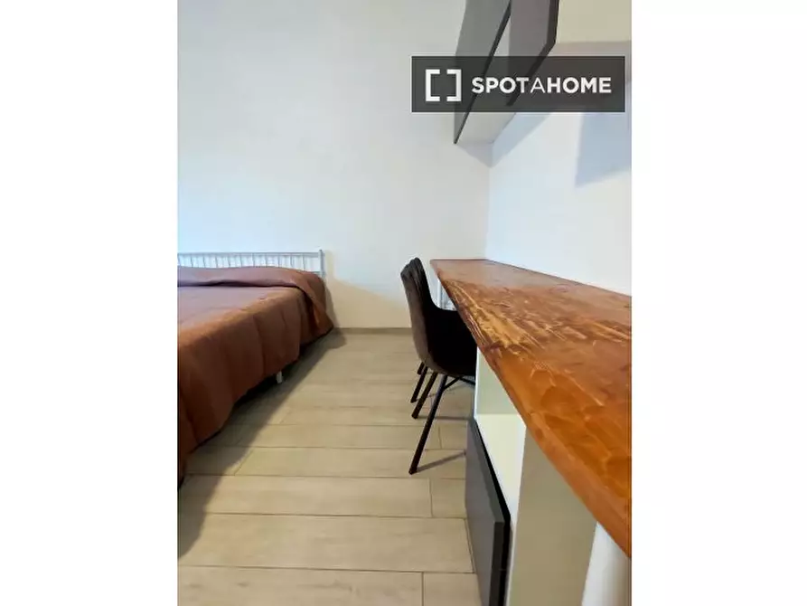 Immagine 19 di Camera condivisa in affitto  in Via Montebruno a Roma