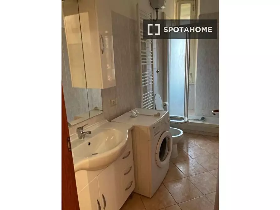 Immagine 14 di Camera condivisa in affitto  in Via Portuense a Roma