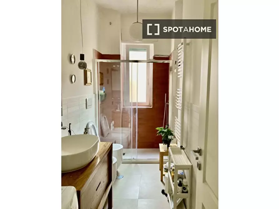 Immagine 4 di Camera condivisa in affitto  in Via degli Opimiani a Roma