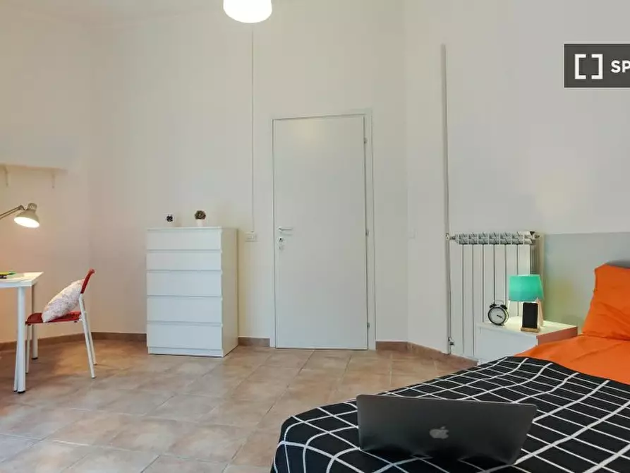 Immagine 3 di Camera condivisa in affitto  in Via Pignasecca n. a Napoli