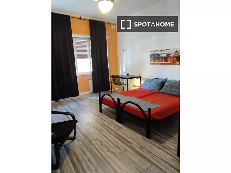 Immagine 9 di Camera condivisa in affitto  in V.le Leonardo da Vinci a Roma