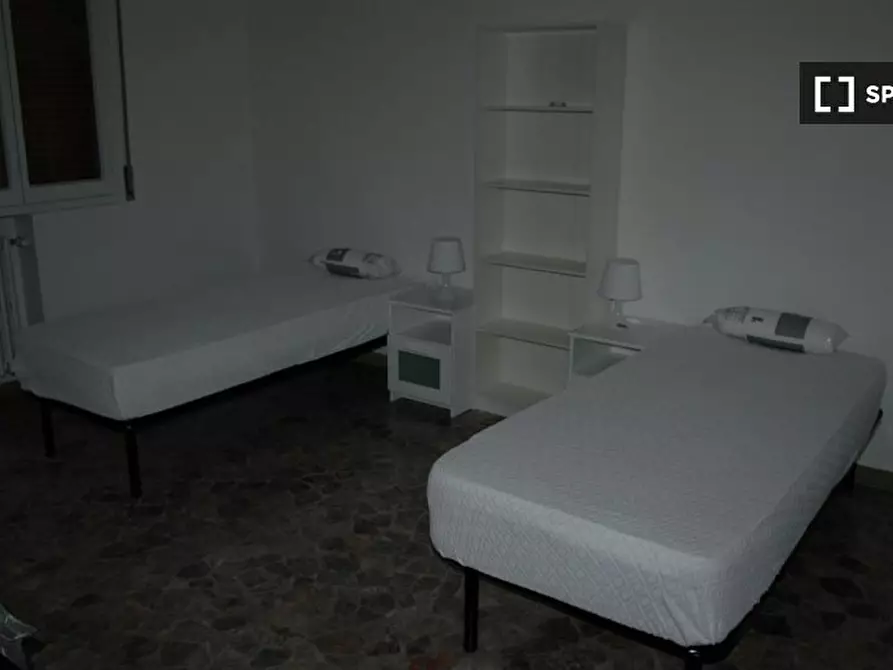 Immagine 4 di Camera condivisa in affitto  in Via Fossolo a Bologna