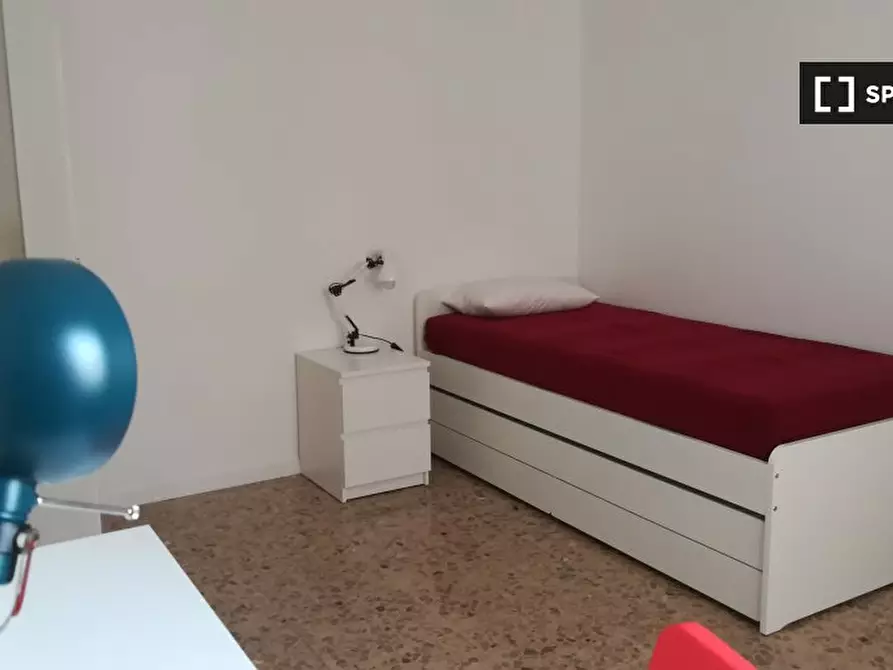 Immagine 3 di Camera condivisa in affitto  in Viale Lucania a Milano