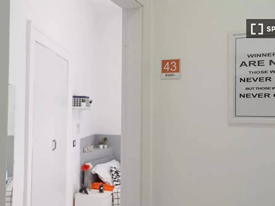 Immagine 18 di Camera condivisa in affitto  in Vico Noce a Napoli