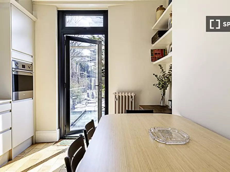 Immagine 11 di Appartamento in affitto  in A Great Percy Street a Camden Town