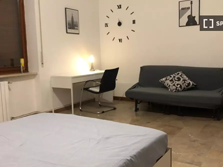 Immagine 9 di Camera condivisa in affitto  in Via Gabriele Jannelli p. T int. 3 a Napoli