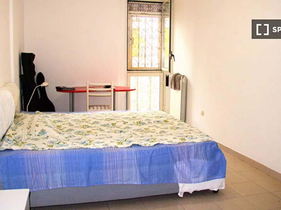 Immagine 4 di Camera condivisa in affitto  in Via Giuseppe de Robertis a Roma