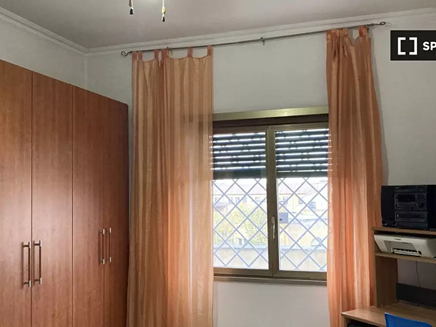 Immagine 2 di Camera condivisa in affitto  in Via Adriano Cecioni a Roma