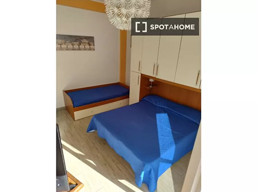 Immagine 1 di Camera condivisa in affitto  in Via Nino Bixio a Ladispoli