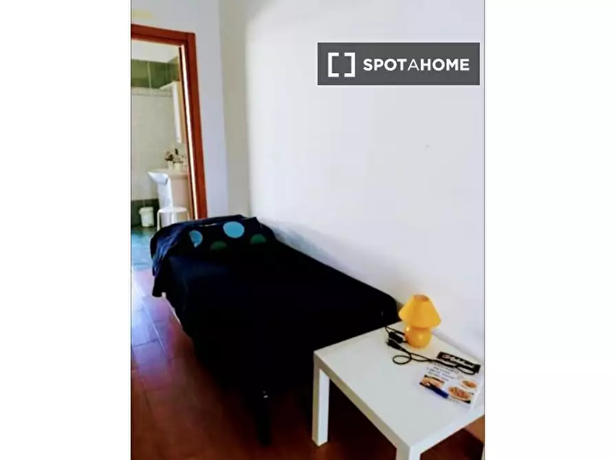 Immagine 16 di Camera condivisa in affitto  in Via delle Querce a Alagna