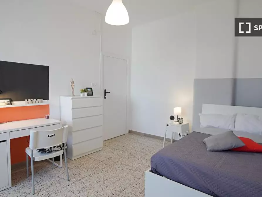 Immagine 3 di Camera condivisa in affitto  in Via Colli Aminei a Napoli