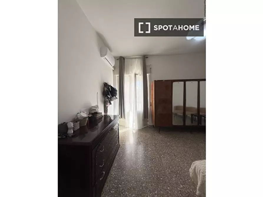 Immagine 6 di Camera condivisa in affitto  in Piazza dei Gerani a Roma