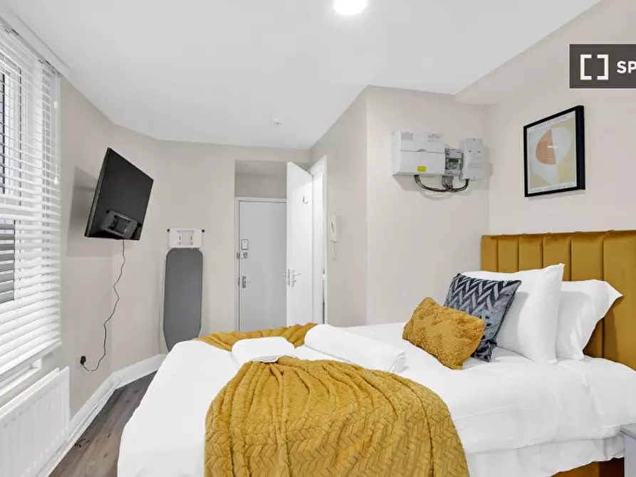 Immagine 3 di Ufficio in affitto  in flat a Tottenham