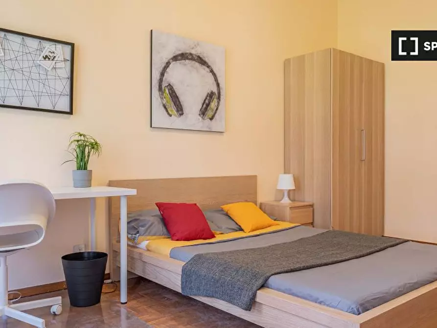 Immagine 15 di Camera condivisa in affitto  in Via Lorenteggio a Milano