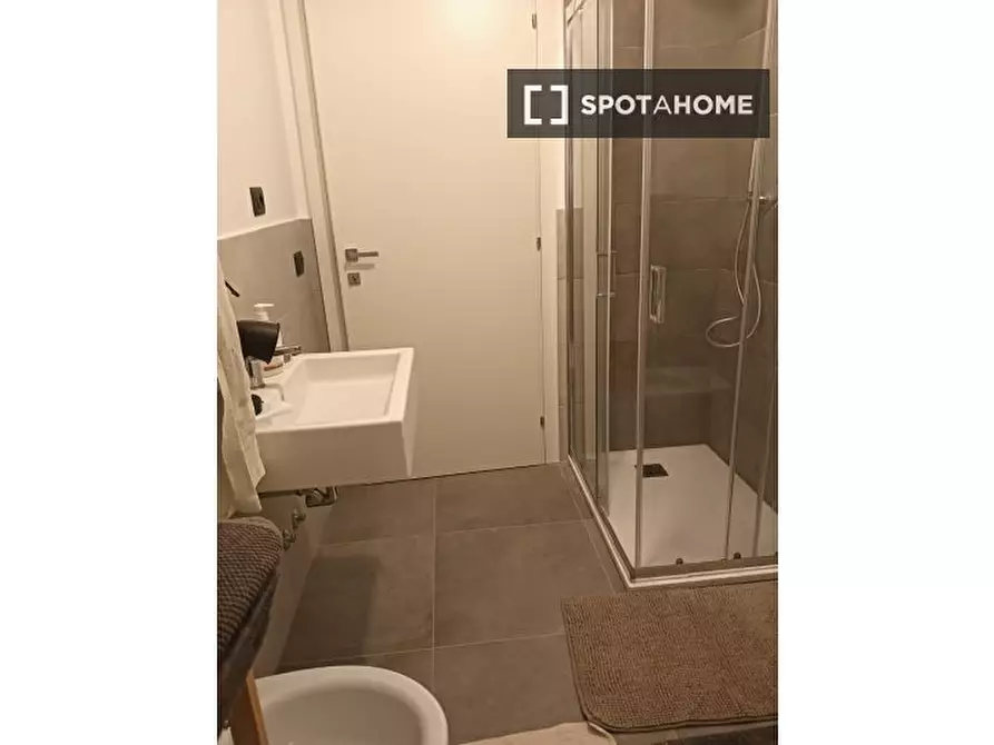 Immagine 9 di Camera condivisa in affitto  in Via Ippolito Nievo a Roma