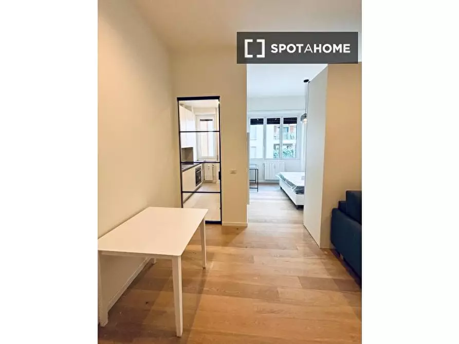 Immagine 1 di Ufficio in affitto  in Via Carlo Crivelli a Milano