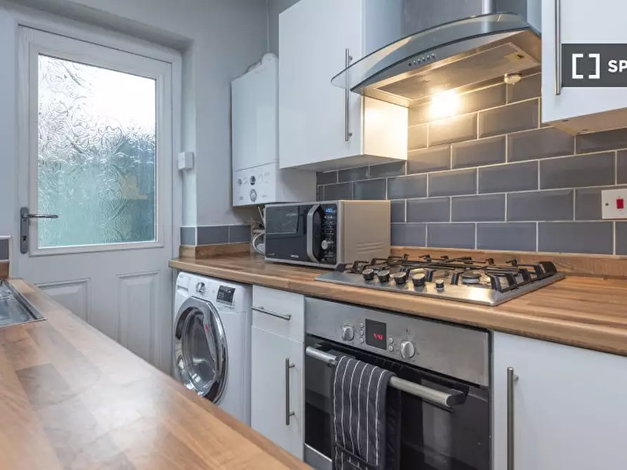 Immagine 12 di Appartamento in affitto  in Kimble Rd a Merton