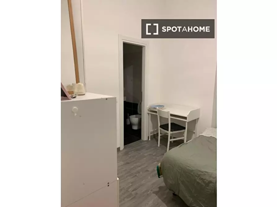Immagine 13 di Camera condivisa in affitto  in Via Agrigento a Roma
