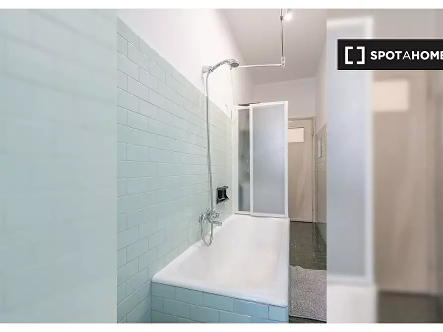 Immagine 16 di Camera condivisa in affitto  in Via Simone Saint Bon a Milano