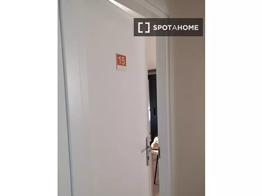 Immagine 19 di Camera condivisa in affitto  in Vico Campane a Donnalbina n. a Napoli