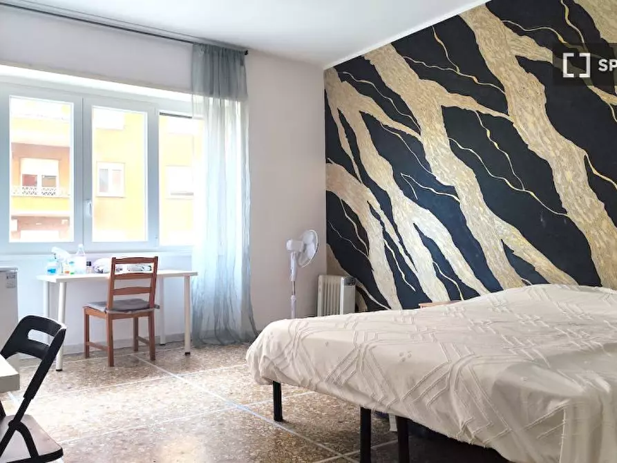 Immagine 1 di Camera condivisa in affitto  in Circonvallazione Nomentana a Roma