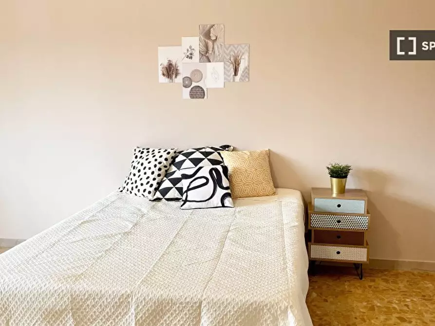 Immagine 2 di Camera condivisa in affitto  in LUNGARNO VESPUCCI a Firenze