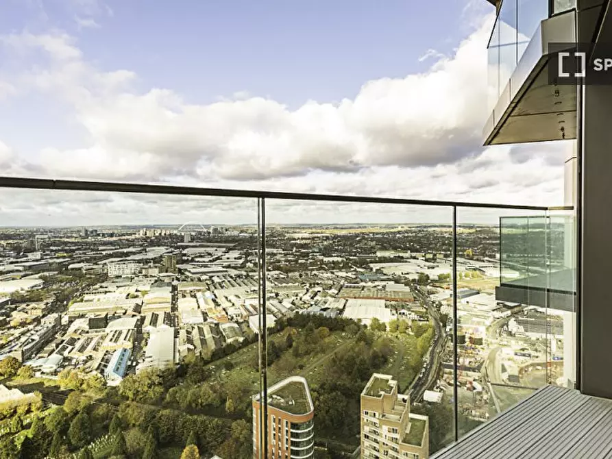 Immagine 14 di Appartamento in affitto  in Icon Tower a Ealing