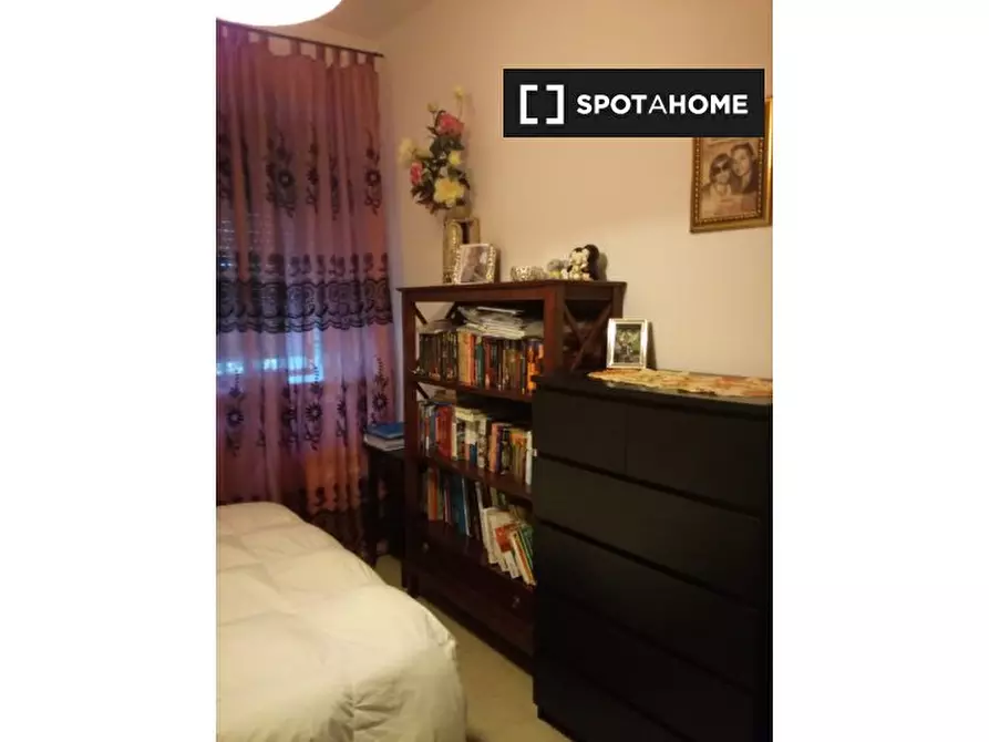 Immagine 2 di Camera condivisa in affitto  in Via dei Gerani a Roma