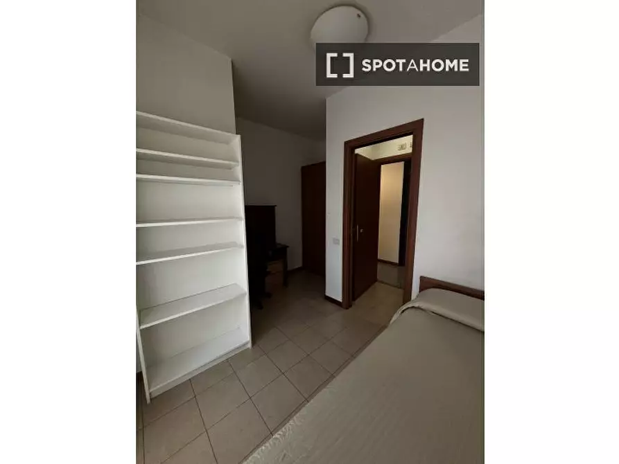 Immagine 1 di Camera condivisa in affitto  in Via Prenestina a Roma