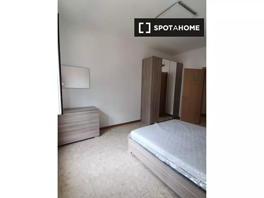 Immagine 4 di Camera condivisa in affitto  in Via Giovanni Battista Pirelli a Milano