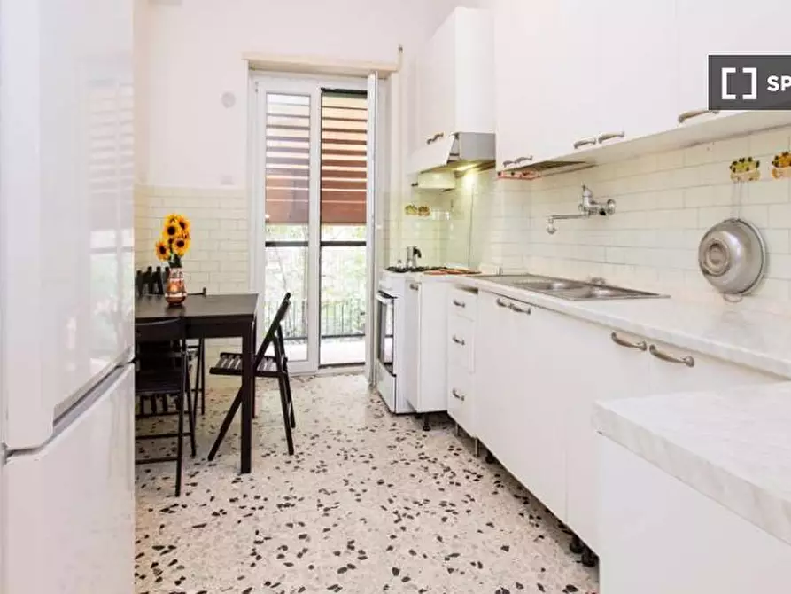 Immagine 2 di Camera condivisa in affitto  in Via Oderisi Da Gubbio a Roma